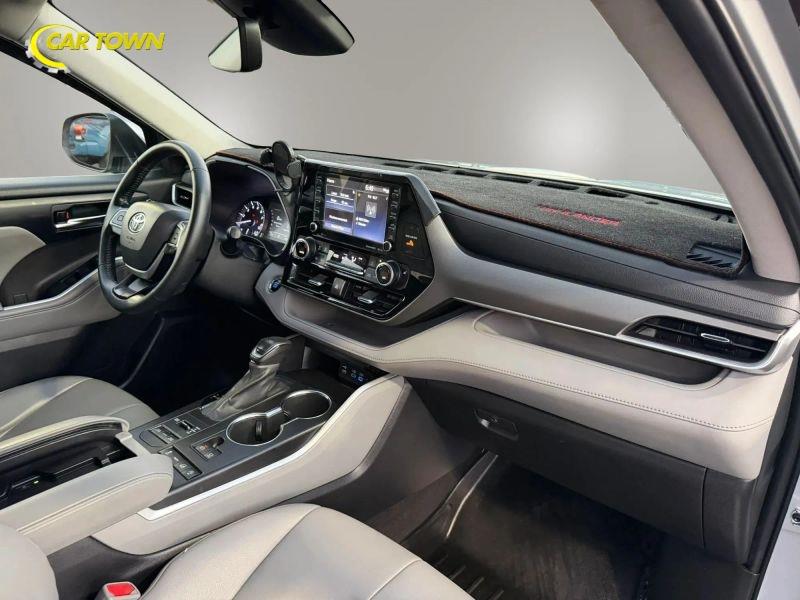 Vehicle photo 18