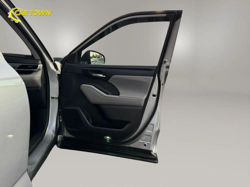 Vehicle photo 20