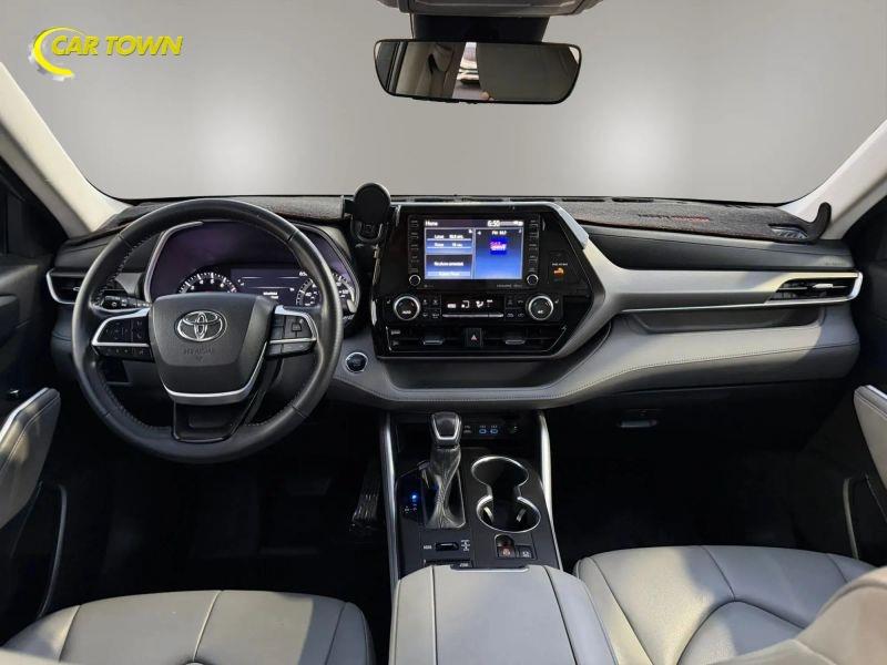 Vehicle photo 28