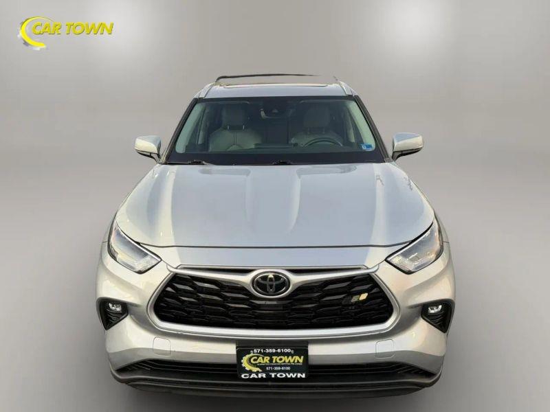 Vehicle photo 3