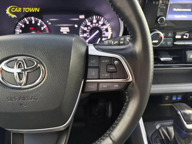 Vehicle photo 30