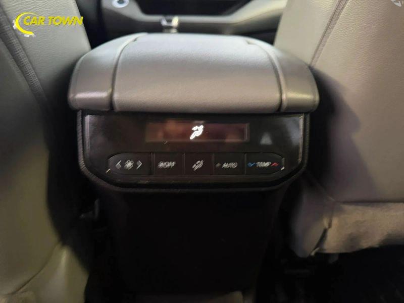Vehicle photo 32