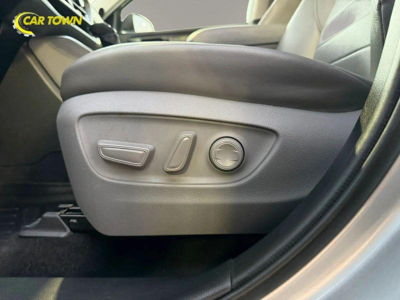 Vehicle photo 36