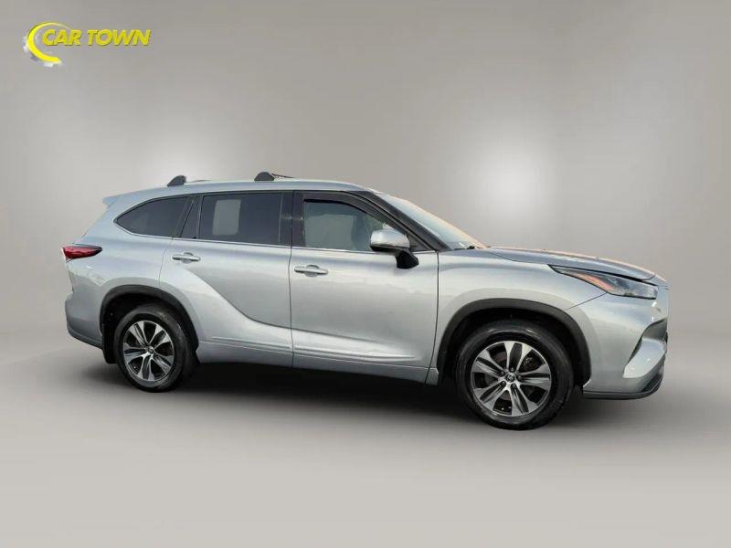 Vehicle photo 7