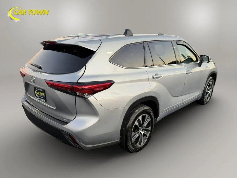 Vehicle photo 8