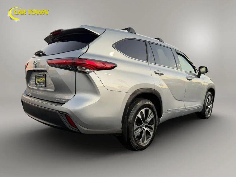 Vehicle photo 9