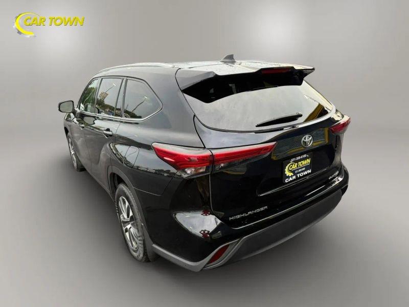 Vehicle photo 12