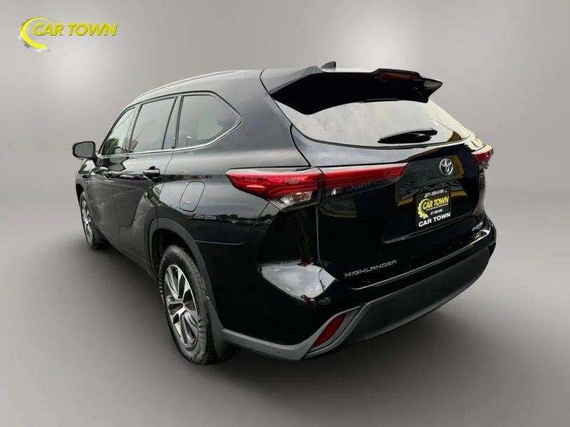 Vehicle photo 13