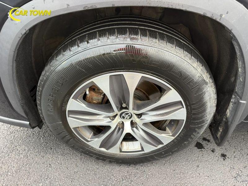 Vehicle photo 15