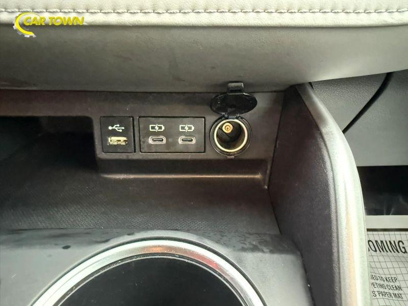 Vehicle photo 26