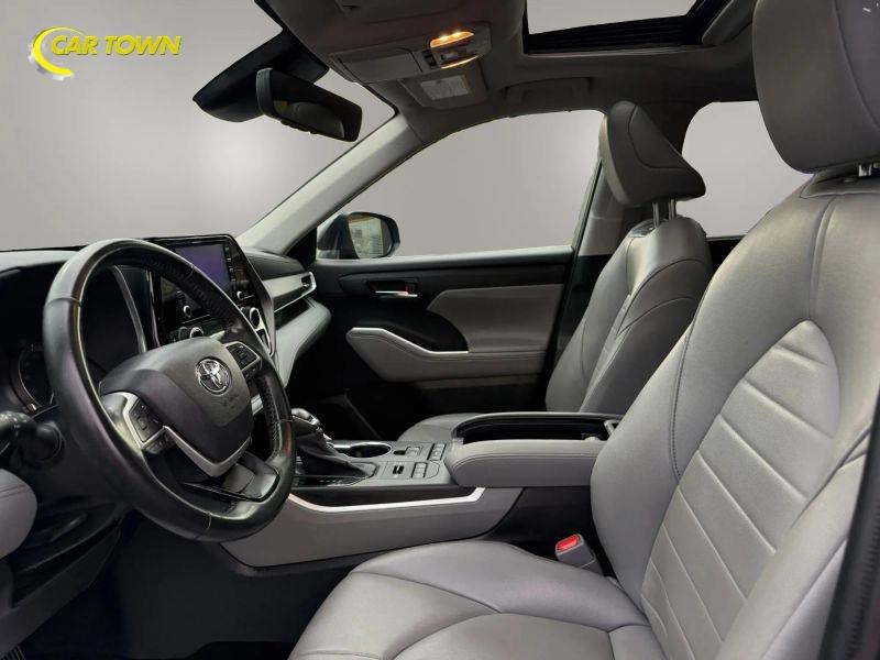 Vehicle photo 32