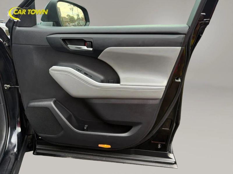 Vehicle photo 36