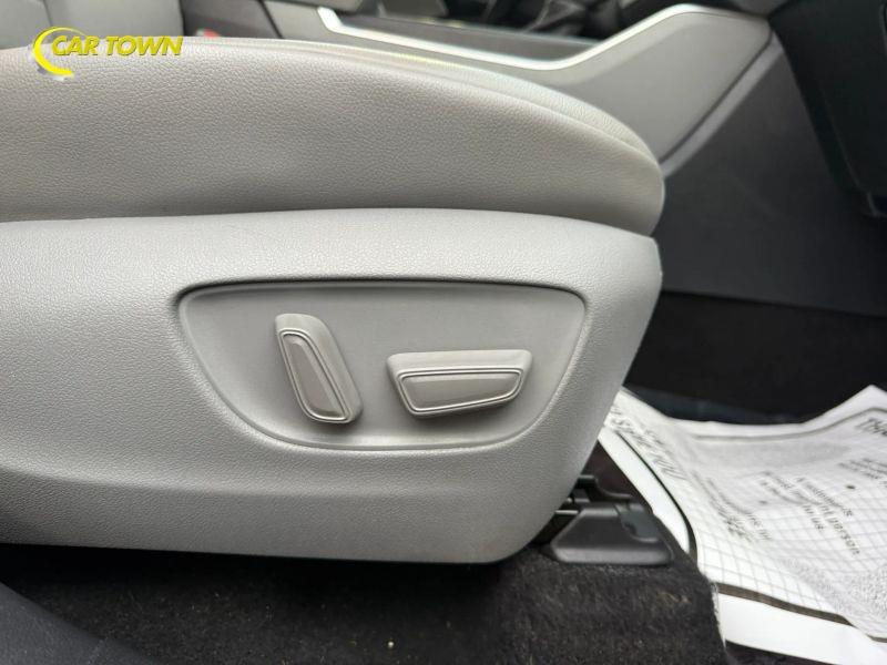 Vehicle photo 38