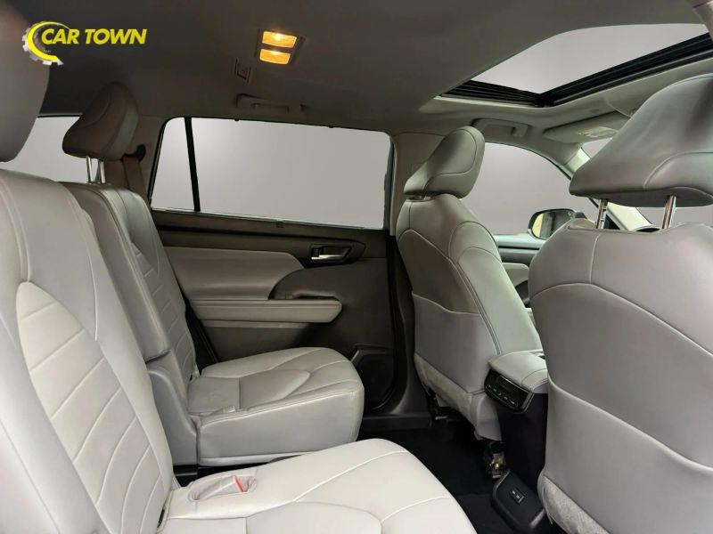 Vehicle photo 43