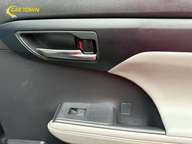 Vehicle photo 46