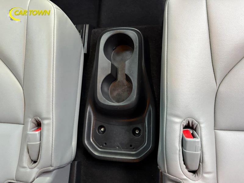 Vehicle photo 47