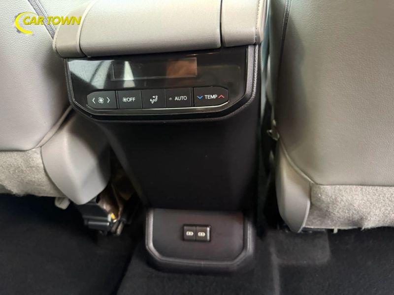 Vehicle photo 48