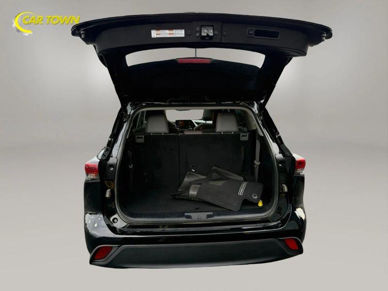 Vehicle photo 52