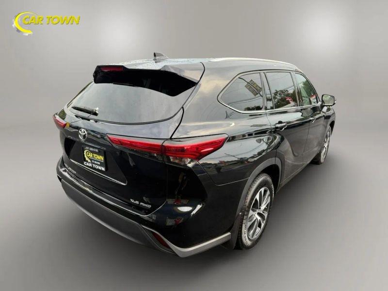 Vehicle photo 8