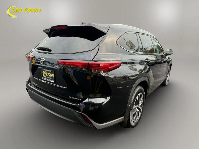 Vehicle photo 9
