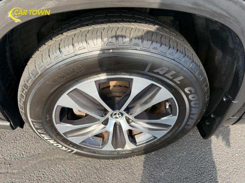 Vehicle photo 15