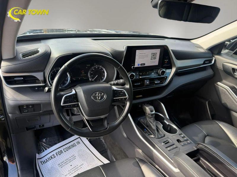 Vehicle photo 16