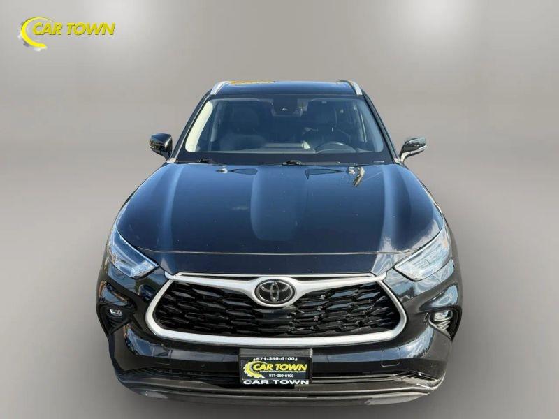 Vehicle photo 3
