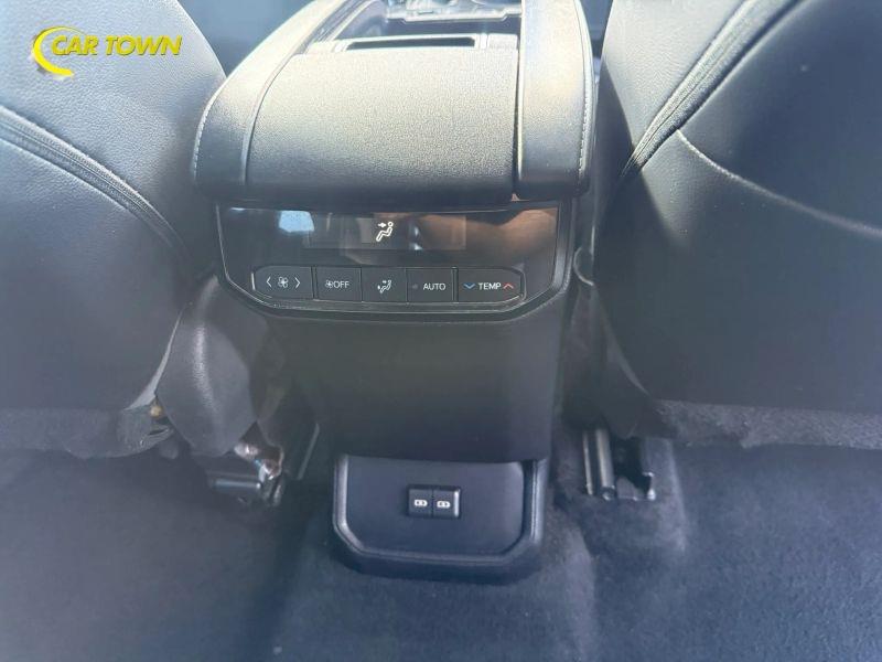 Vehicle photo 32