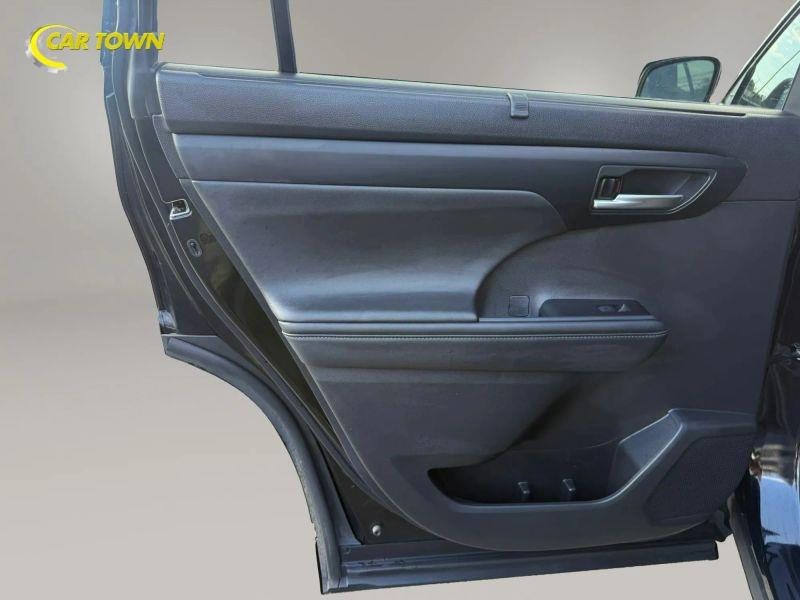 Vehicle photo 35