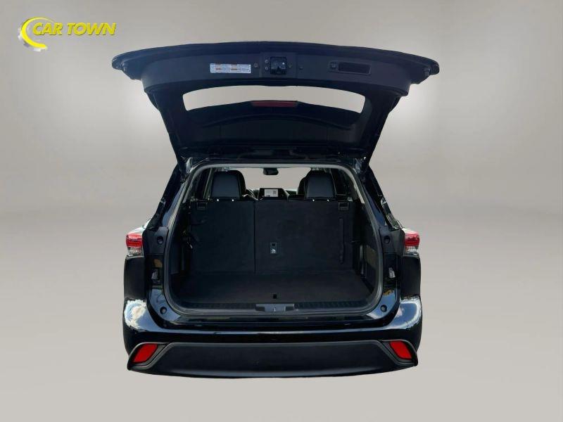 Vehicle photo 37