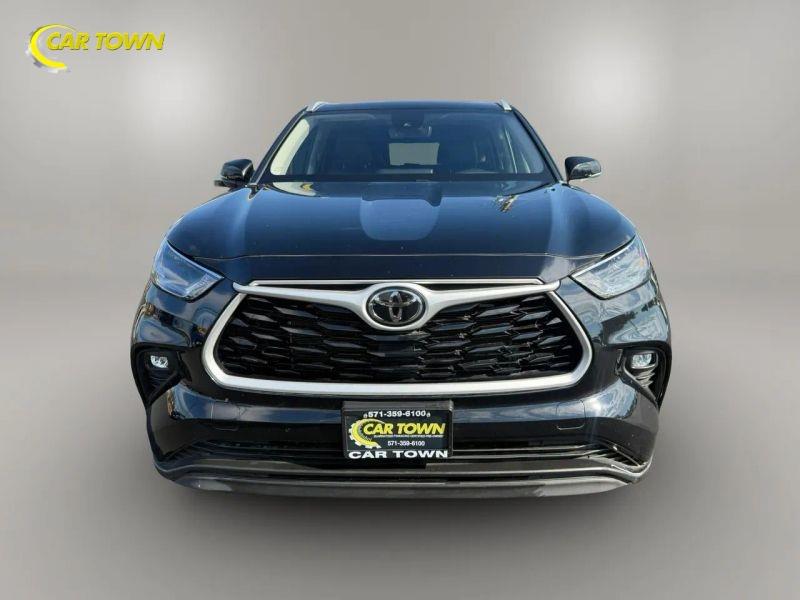 Vehicle photo 4