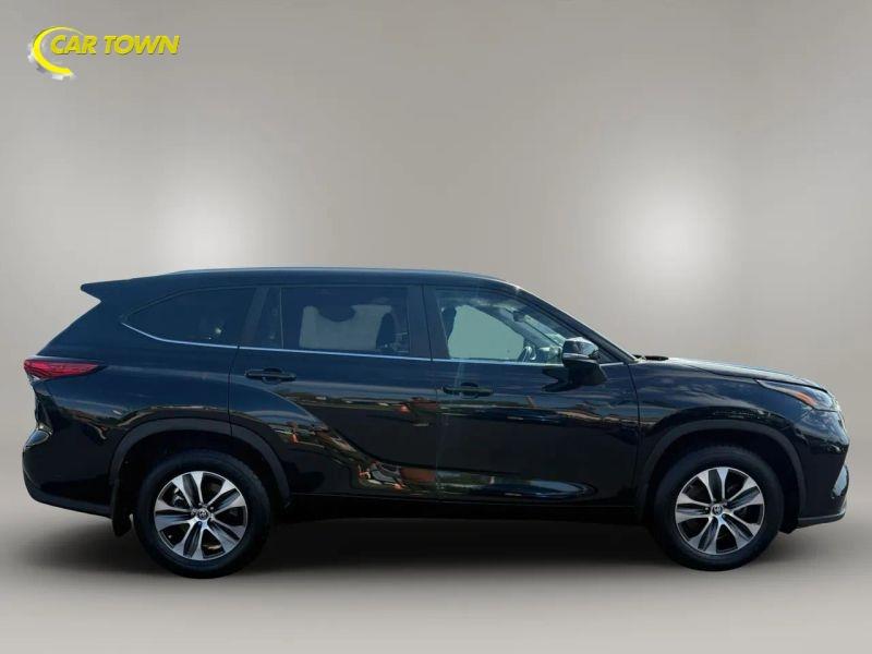 Vehicle photo 7