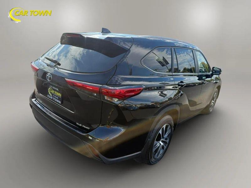 Vehicle photo 8