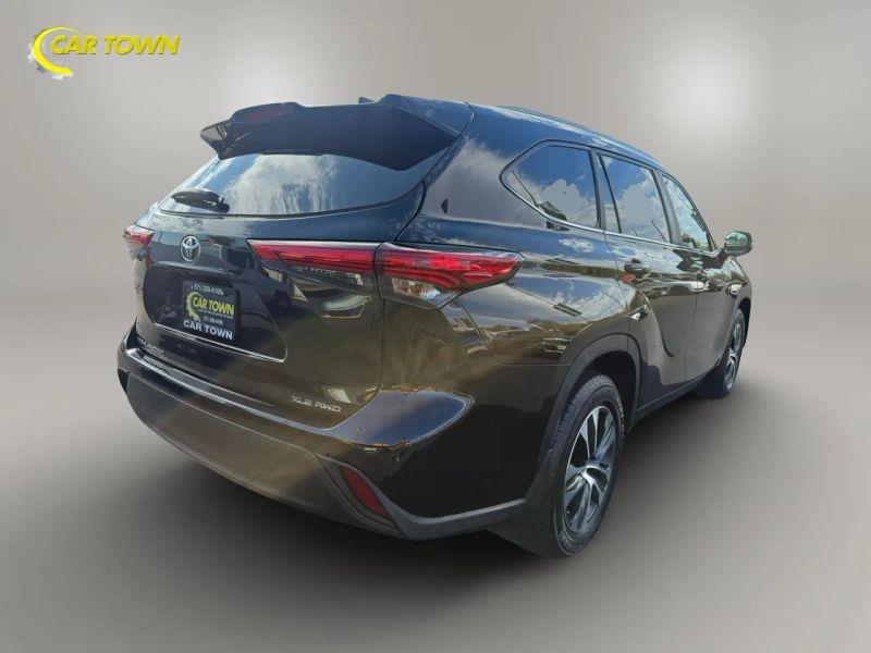 Vehicle photo 9