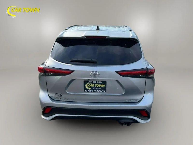 Vehicle photo 10