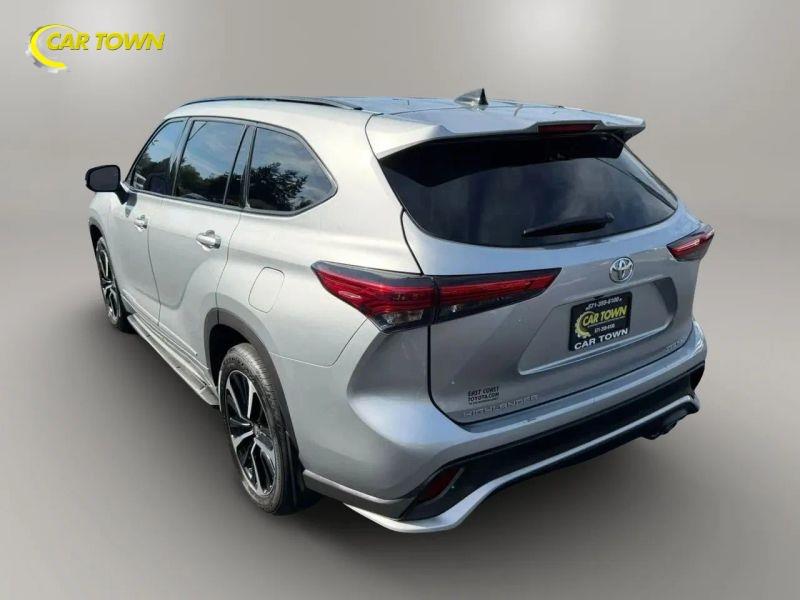 Vehicle photo 12