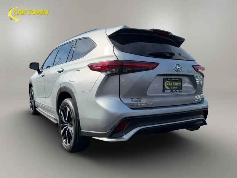 Vehicle photo 13
