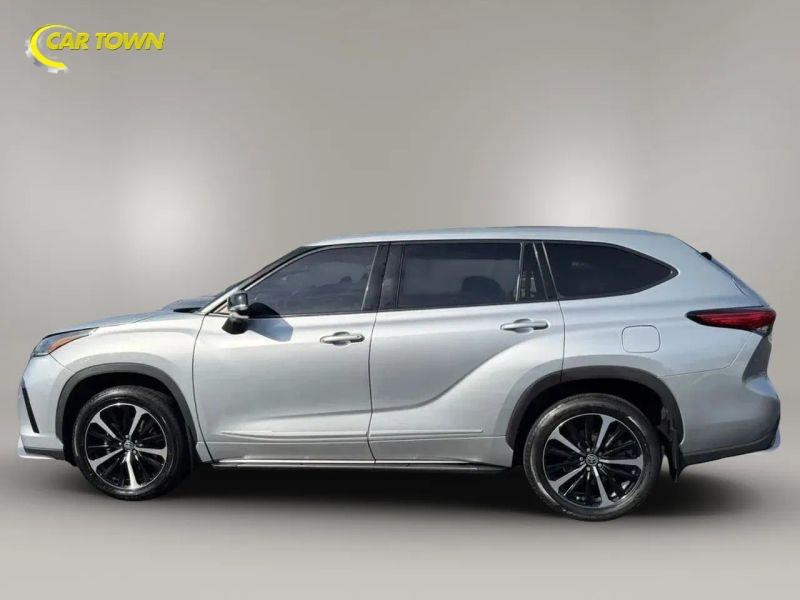 Vehicle photo 14