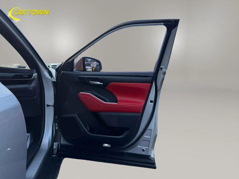 Vehicle photo 20