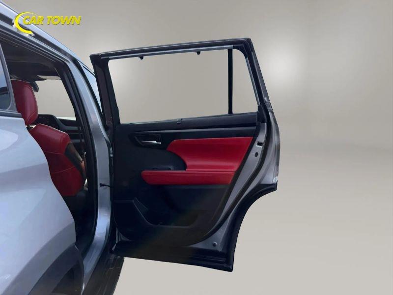 Vehicle photo 22