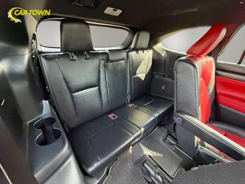 Vehicle photo 23
