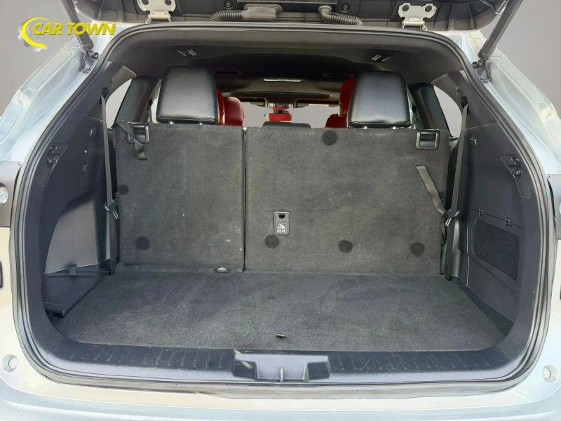 Vehicle photo 26