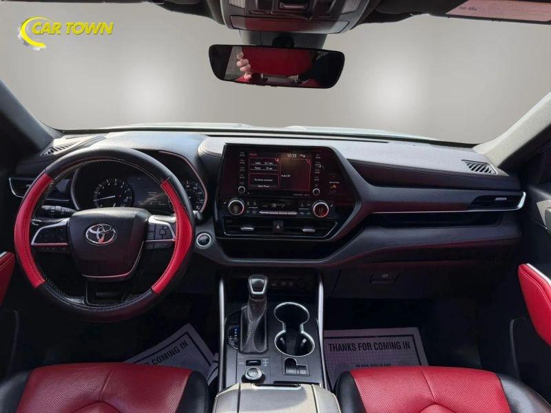 Vehicle photo 32