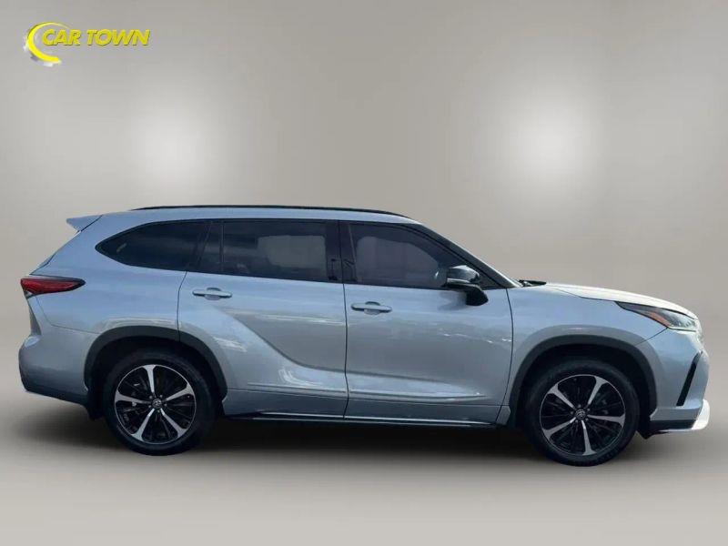 Vehicle photo 7