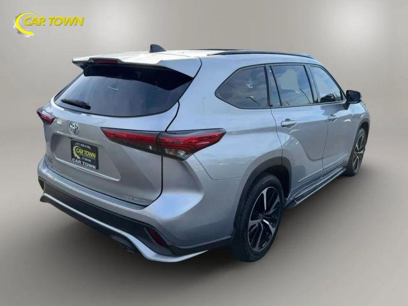Vehicle photo 8
