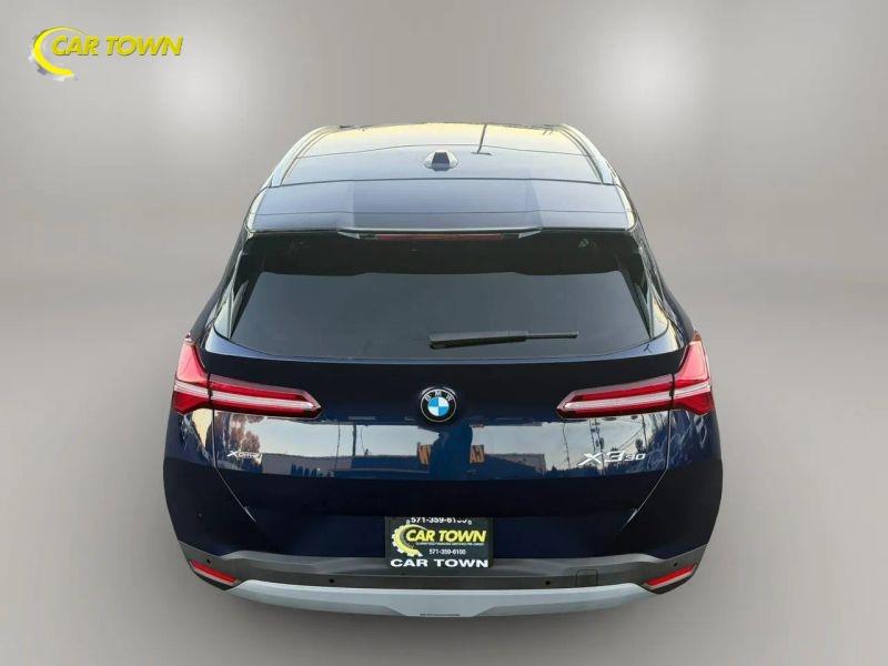 Vehicle photo 10