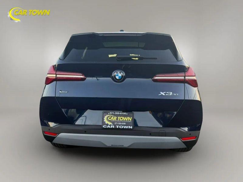Vehicle photo 11