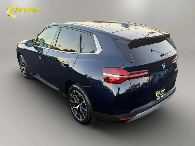 Vehicle photo 12