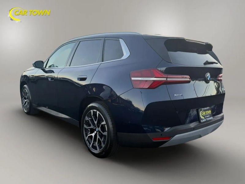 Vehicle photo 13