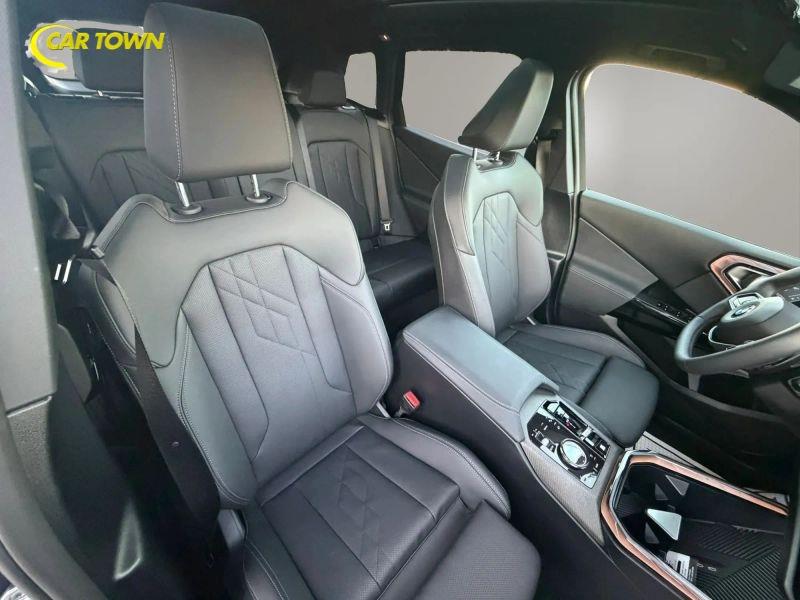 Vehicle photo 21